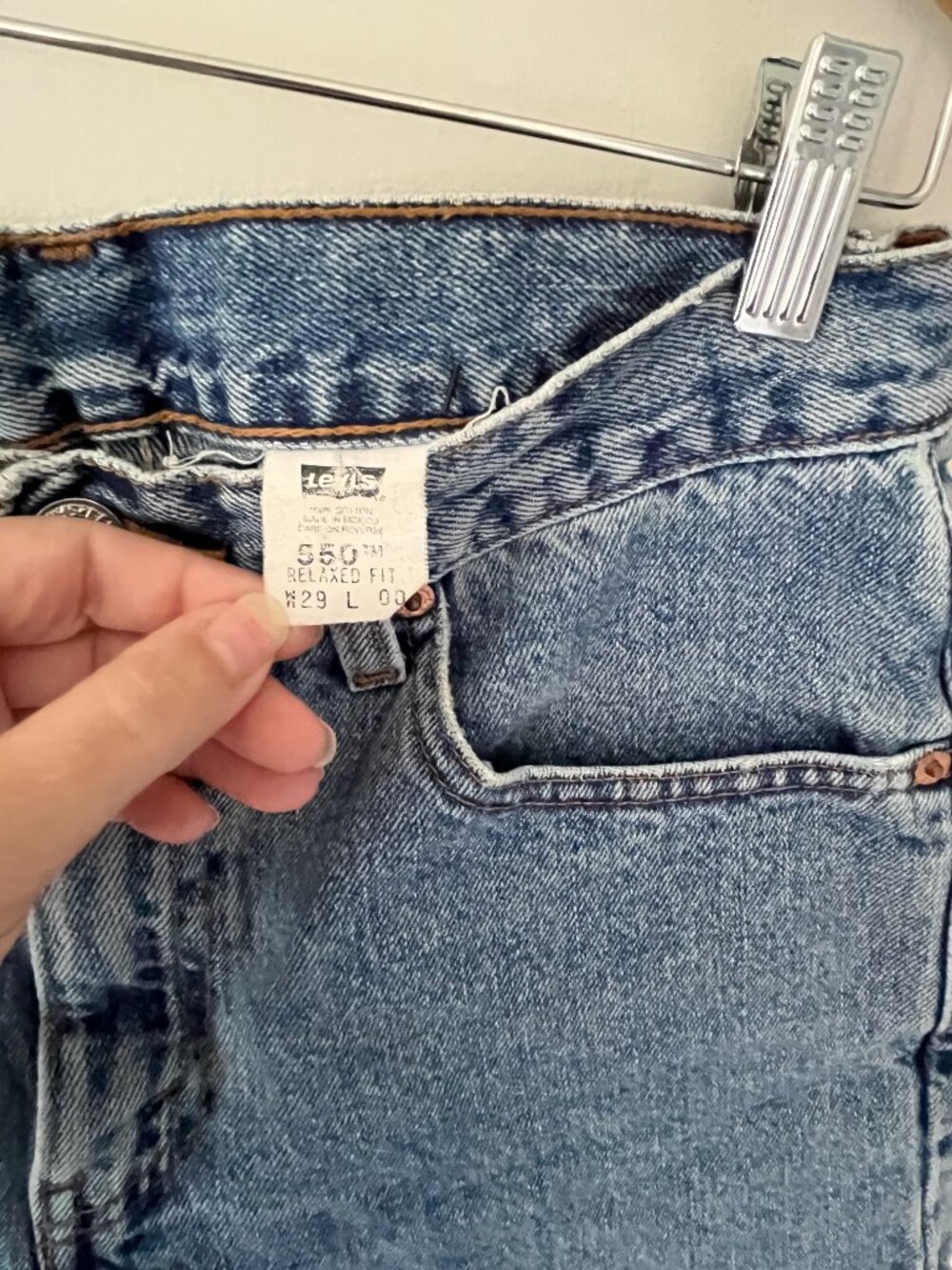 Vintage 90s Levi's 550 Cutoff Denim Shorts W29 Relaxed High Rise Raw Hem USA Sty - Picture 8 of 9